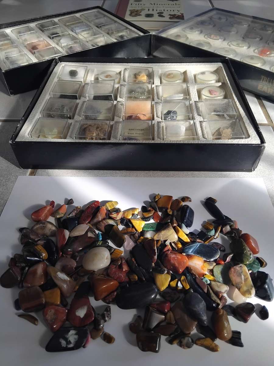 MINERAL & GEMSTONE COLLECTION
