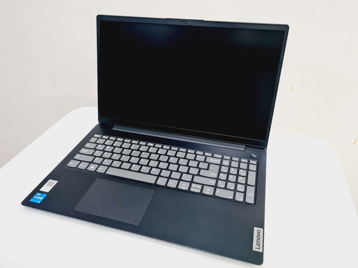 Lenovo v15 g2 - i5 11th gen - 8gb - 512gb nVme
