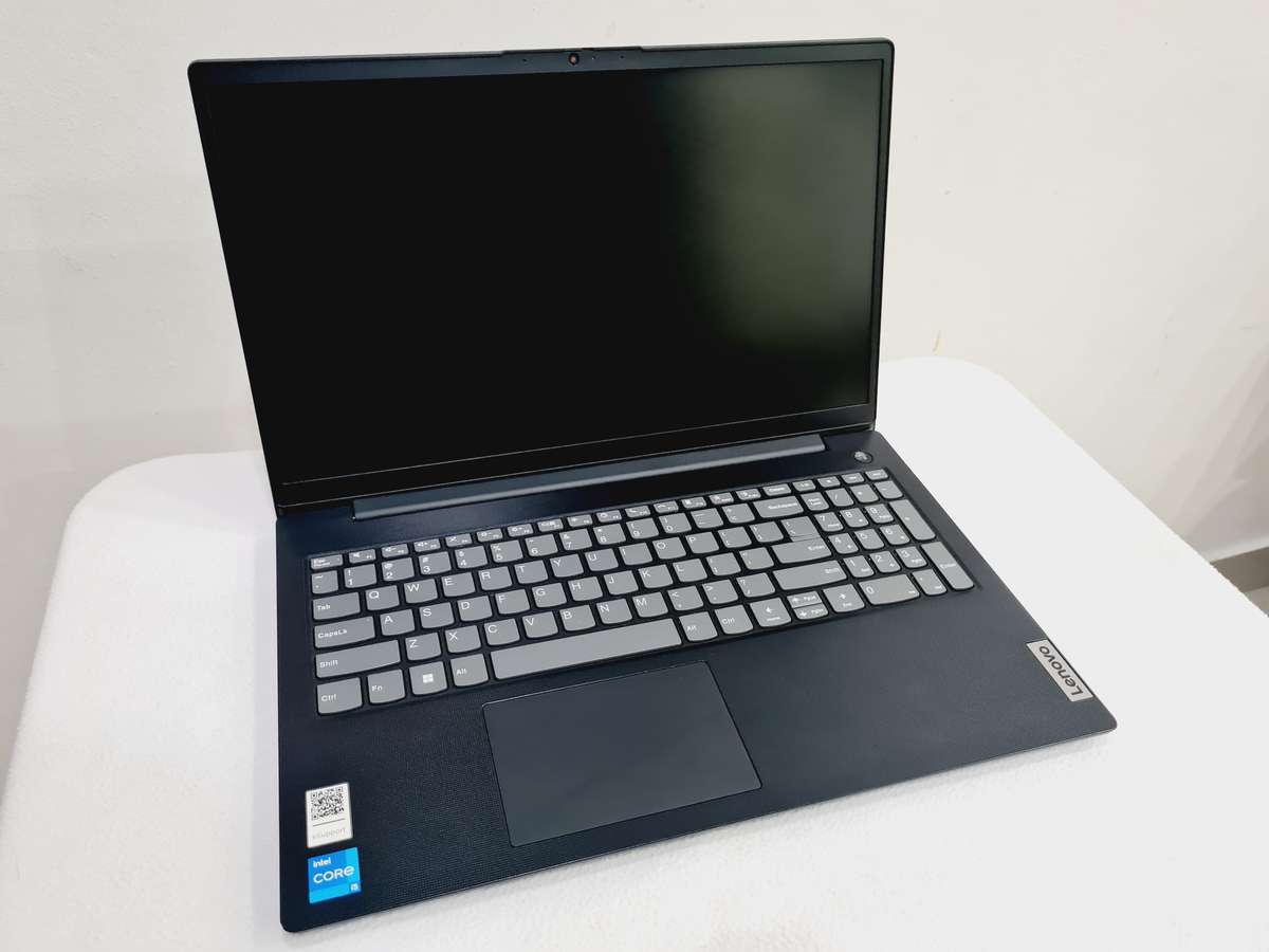Lenovo v15 g2 - i5 11th gen - 8gb - 512gb nVme