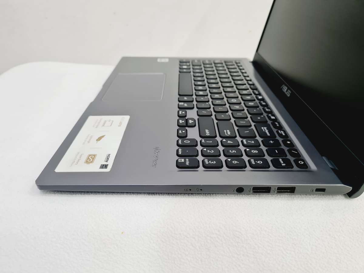 2022 Asus VivoBook - i3 10th gen + 8gb + 256gb ssd