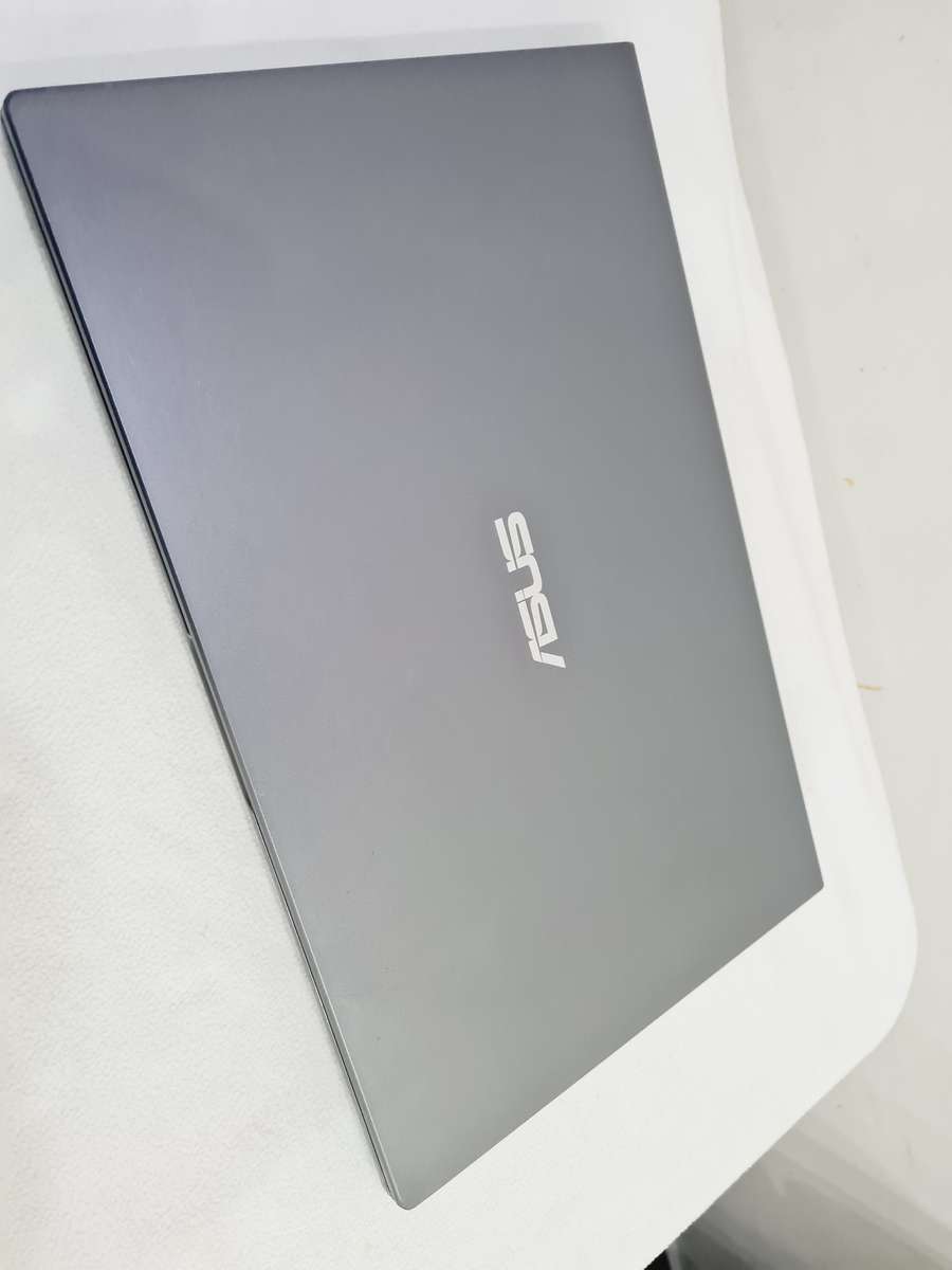 2022 Asus VivoBook - i3 10th gen + 8gb + 256gb ssd