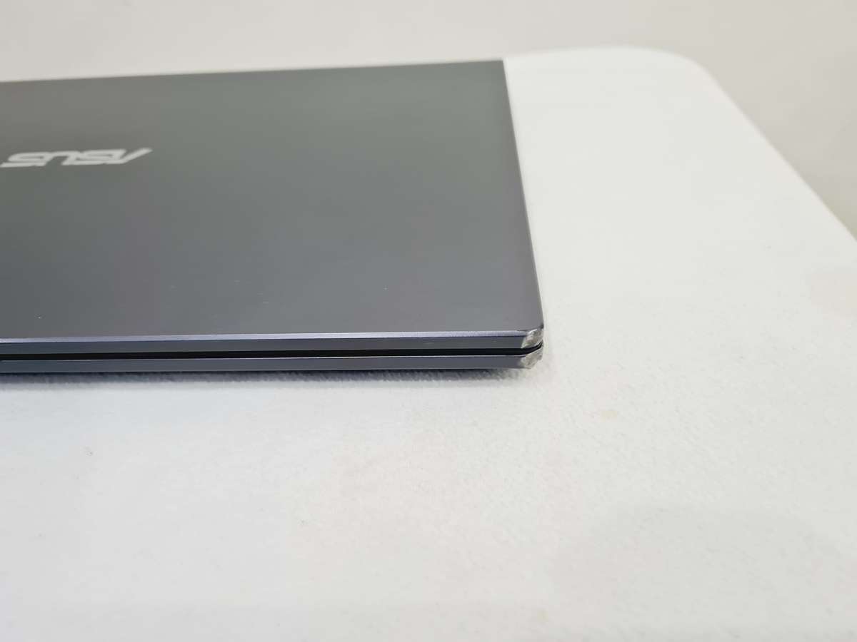 2022 Asus VivoBook - i3 10th gen + 8gb + 256gb ssd