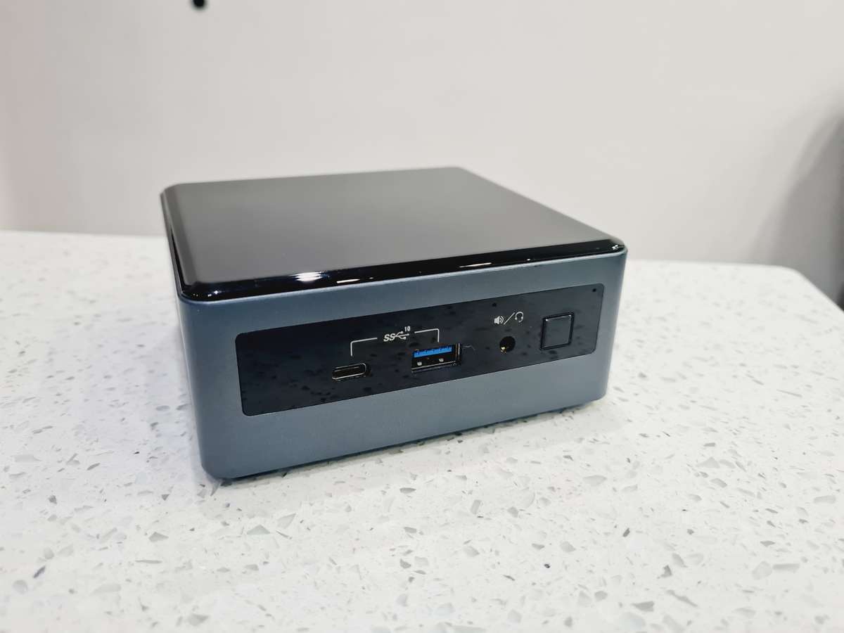 ***R8200 Retail*** Intel NUC - i5 10th gen - 8gb ram - 120gb ssd