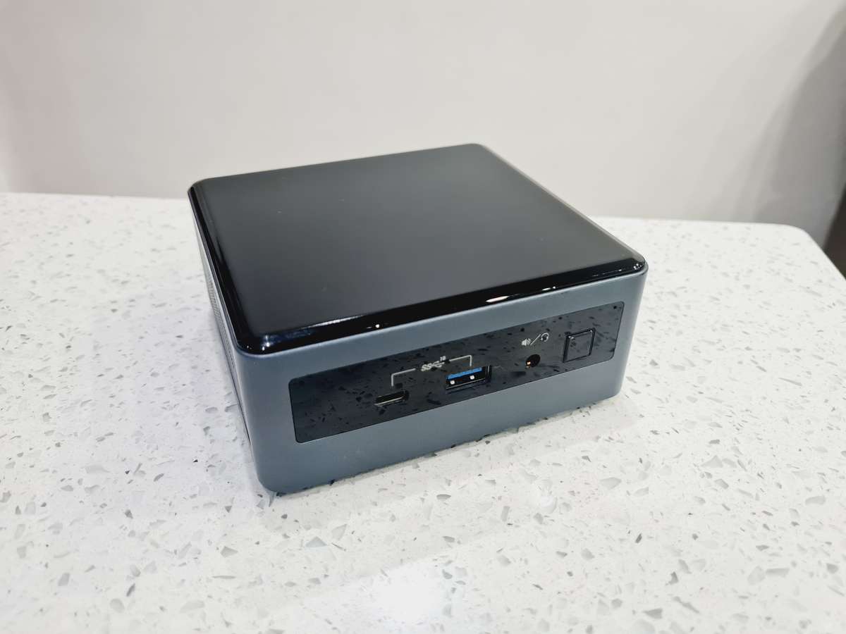 ***R8200 Retail*** Intel NUC - i5 10th gen - 8gb ram - 120gb ssd