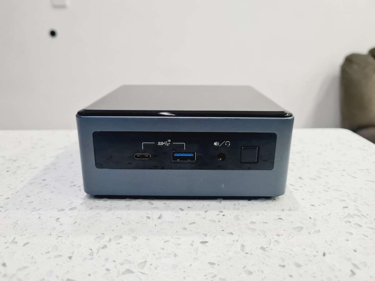 ***R8200 Retail*** Intel NUC - i5 10th gen - 8gb ram - 120gb ssd