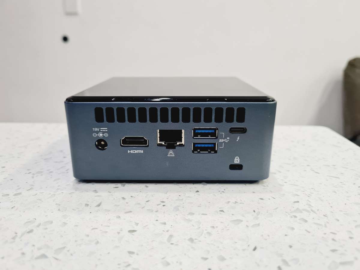 ***R8200 Retail*** Intel NUC - i5 10th gen - 8gb ram - 120gb ssd