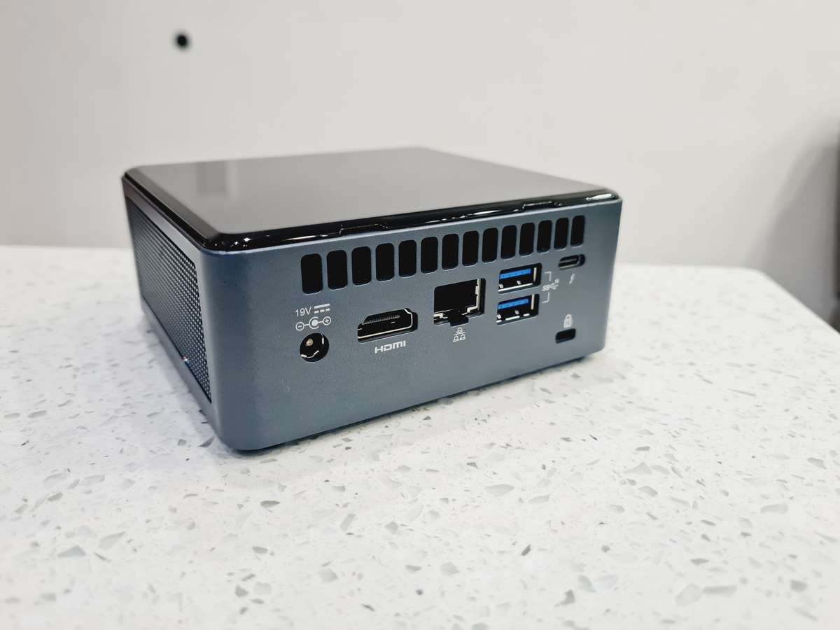 ***R8200 Retail*** Intel NUC - i5 10th gen - 8gb ram - 120gb ssd