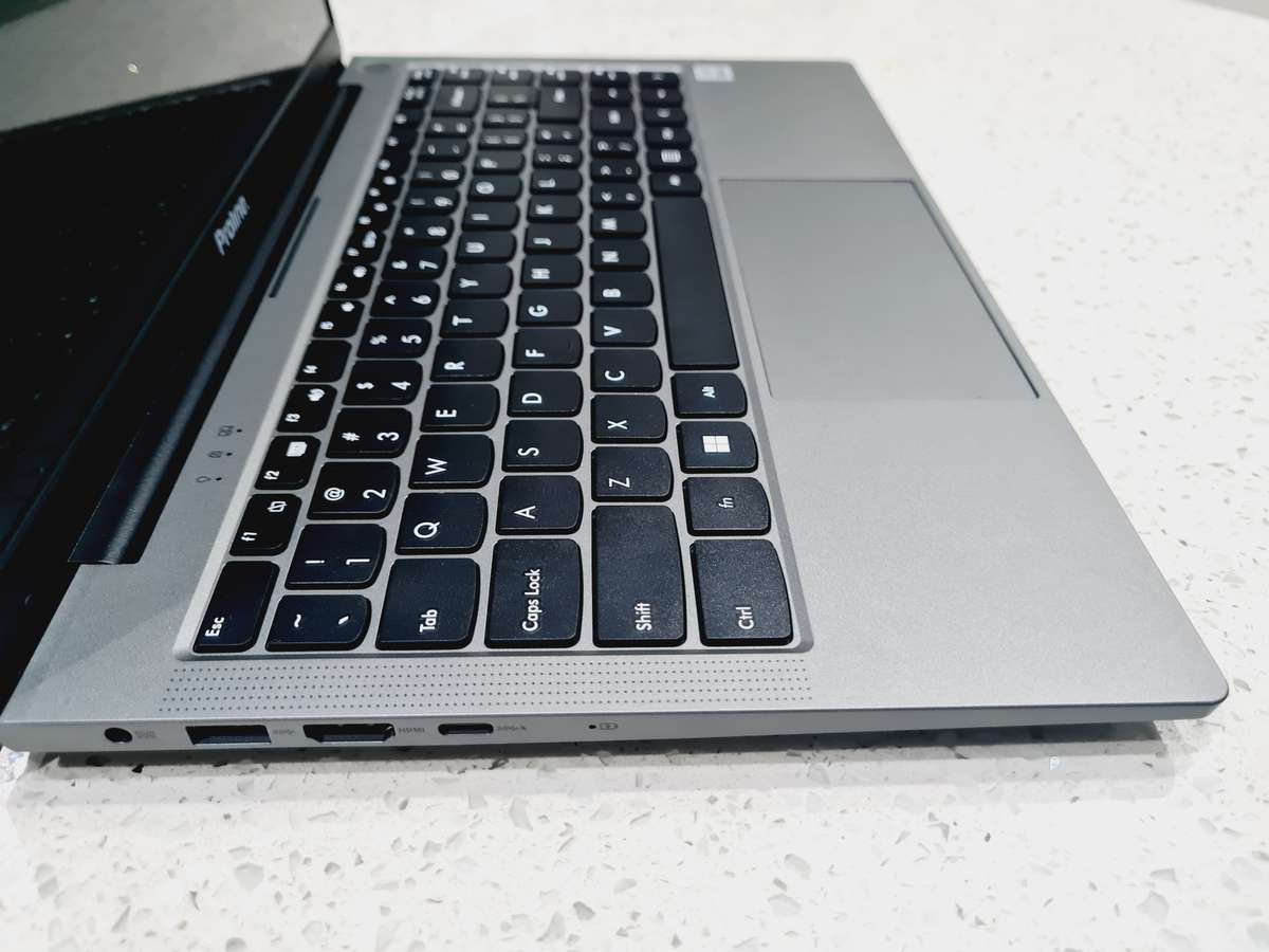 Like New- i5 10th gen - 8gb - 256gb ssd