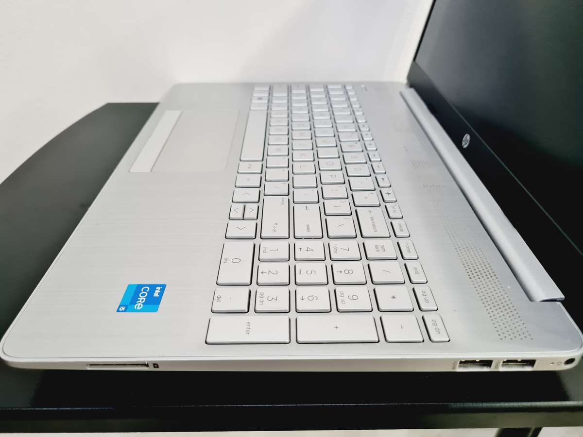 HP 15 - i5 11th gen - 8gb ram - 256gb nVme and 1tb hdd