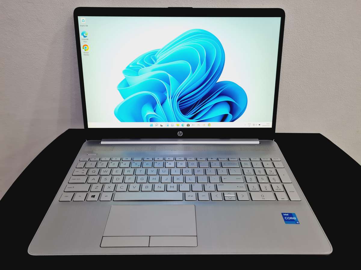 HP 15 - i5 11th gen - 8gb ram - 256gb nVme and 1tb hdd