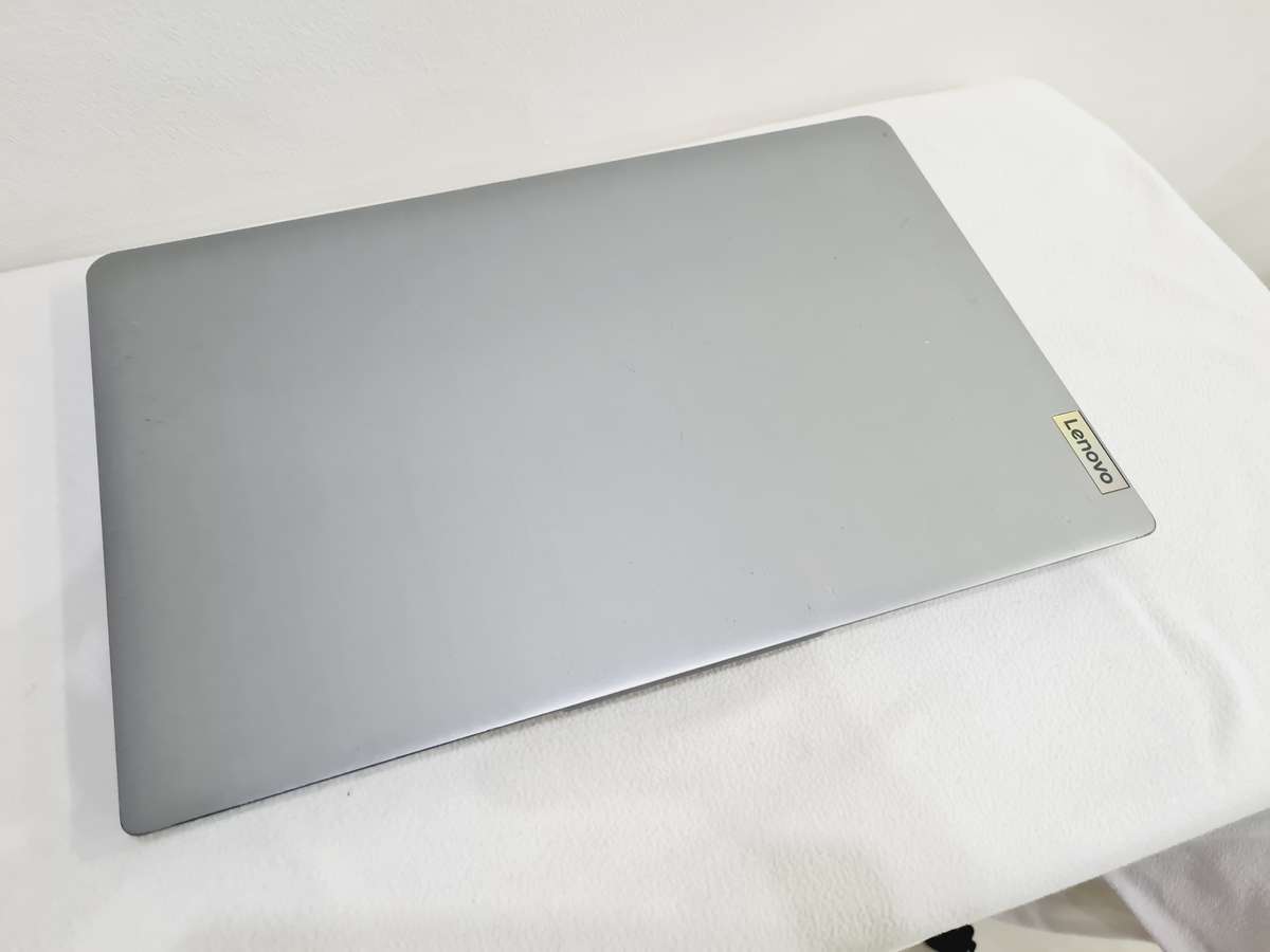 Lenovo Ideapad 3 - i7 11th gen - 8gb ram - 512gb ssd