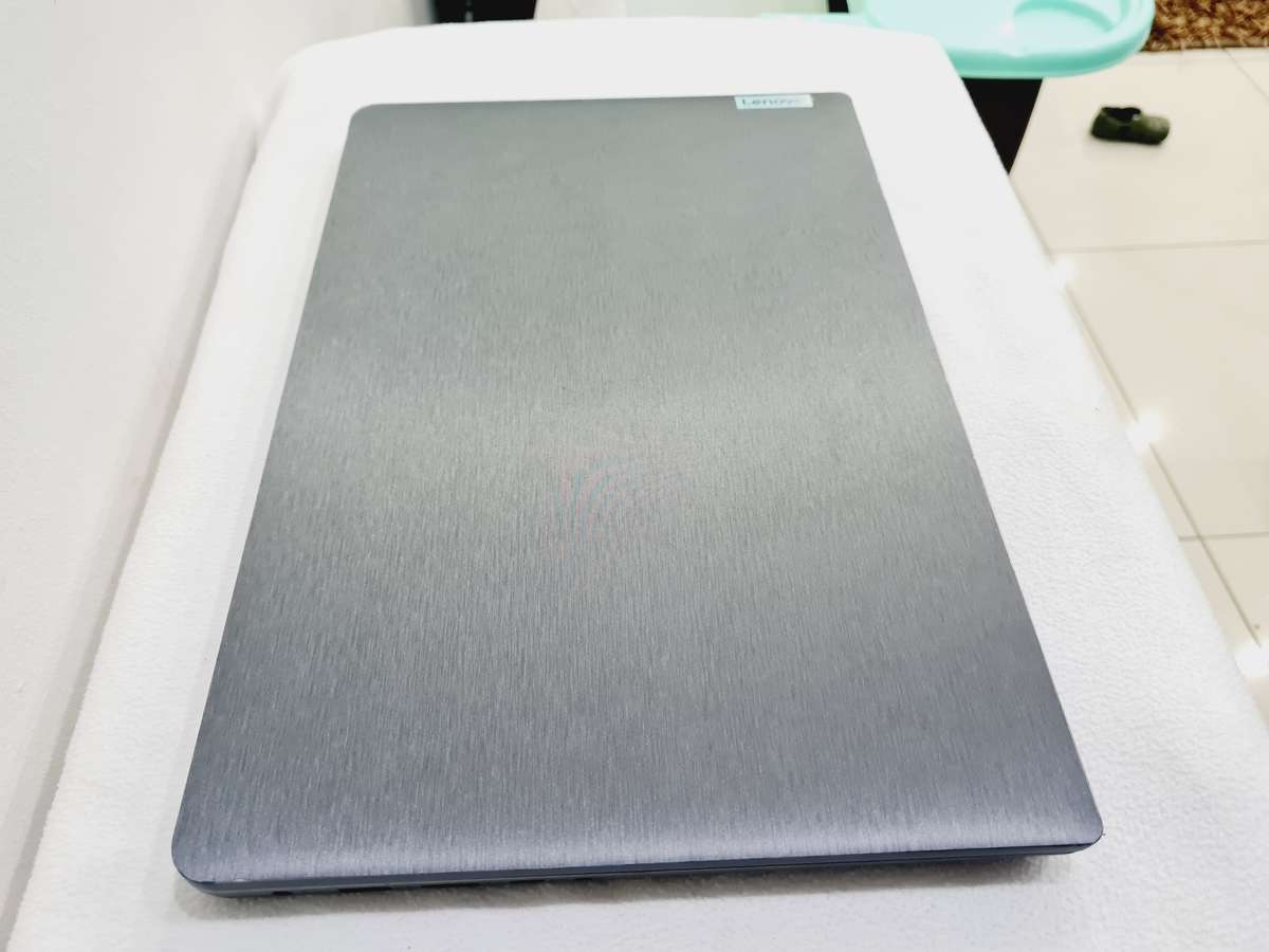 Lenovo Ideapad 3 - i7 11th gen - 8gb ram - 512gb ssd