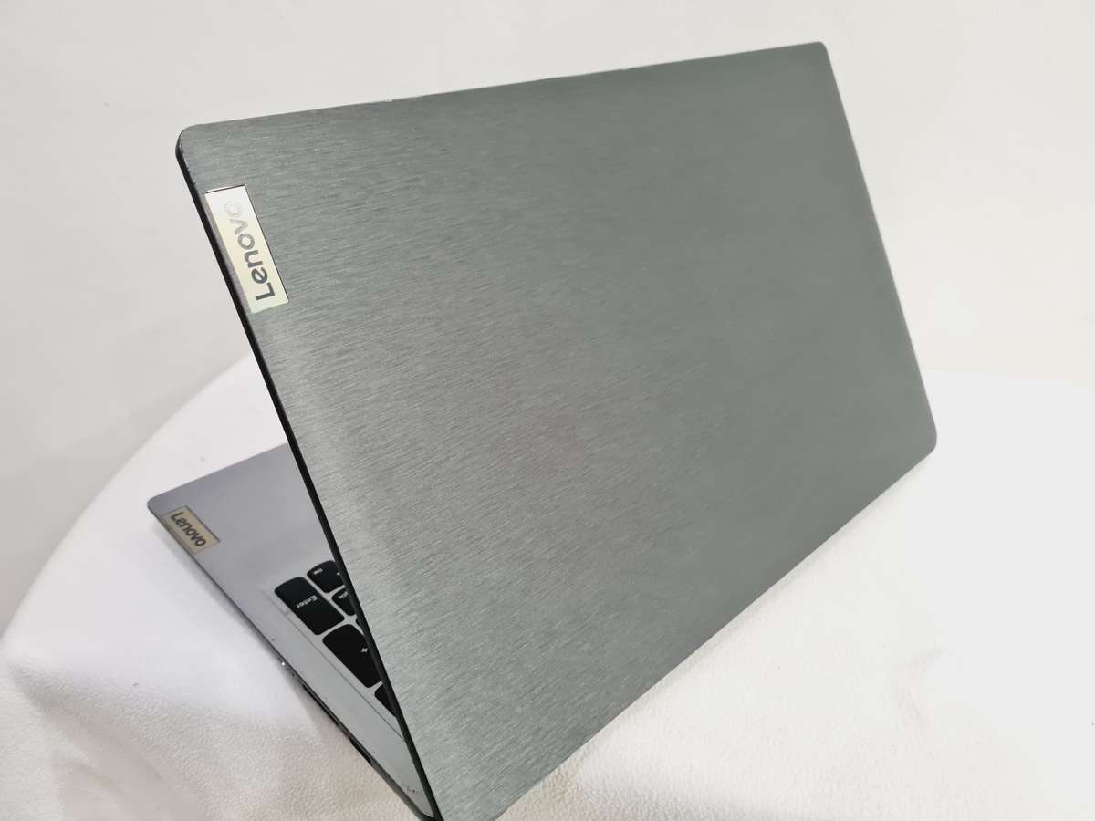 Lenovo Ideapad 3 - i7 11th gen - 8gb ram - 512gb ssd