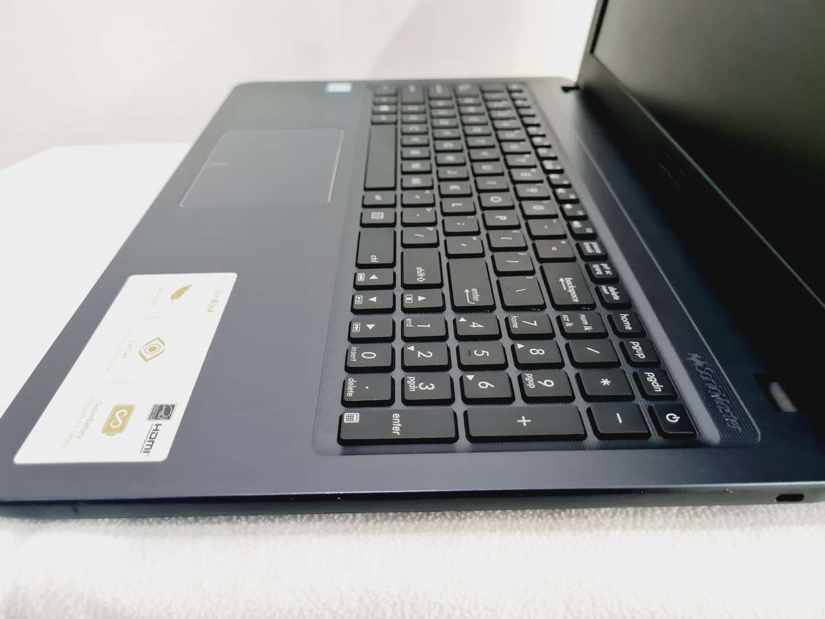 2021 Asus Vivobook - Core i5 - 8gb - 256gb ssd