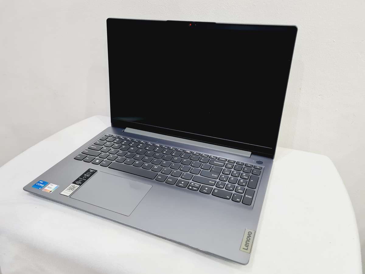 Lenovo Ideapad 3 - i5 11th gen - 8gb ram - 512gb ssd
