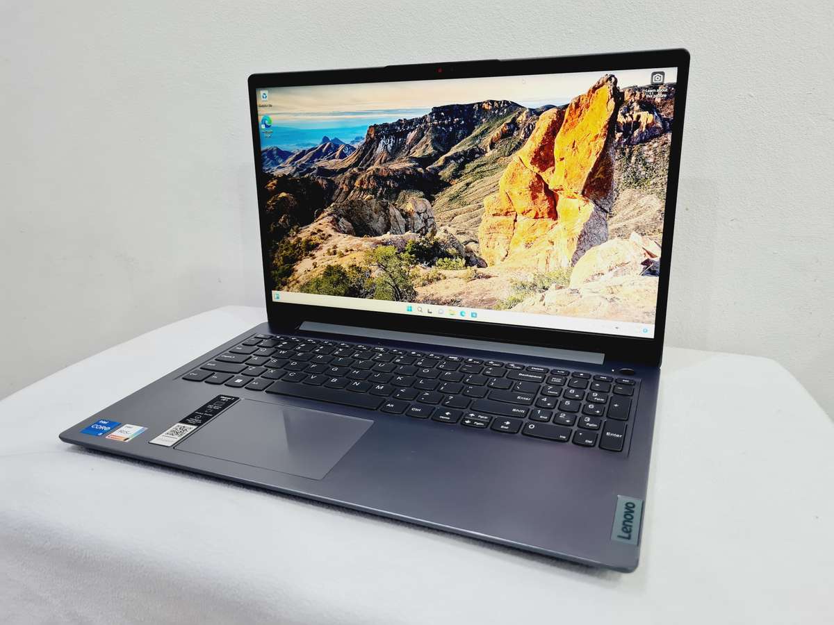 Lenovo Ideapad 3 - i5 11th gen - 8gb ram - 512gb ssd