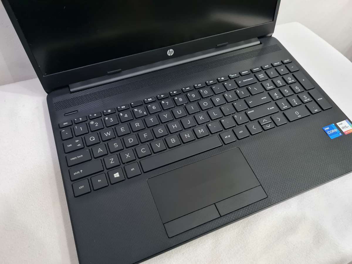 HP 15 - i7 11th gen - 8gb ram - 512gb nVme + 1tb hdd