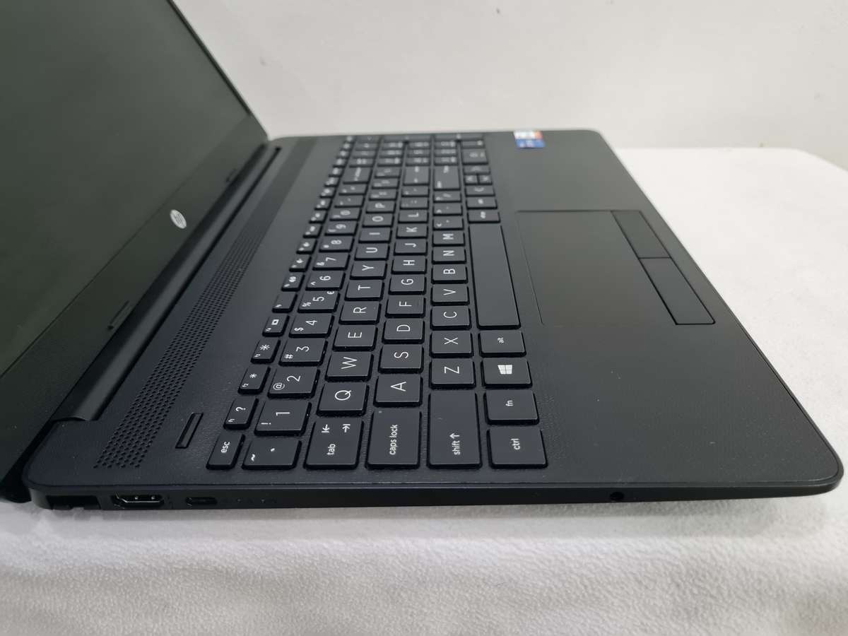 HP 15 - i7 11th gen - 8gb ram - 512gb nVme + 1tb hdd