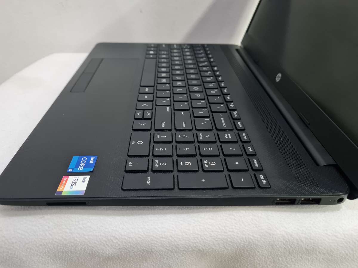 HP 15 - i7 11th gen - 8gb ram - 512gb nVme + 1tb hdd