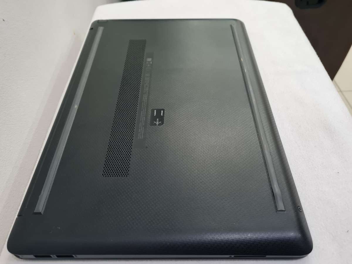 HP 15 - i7 11th gen - 8gb ram - 512gb nVme + 1tb hdd