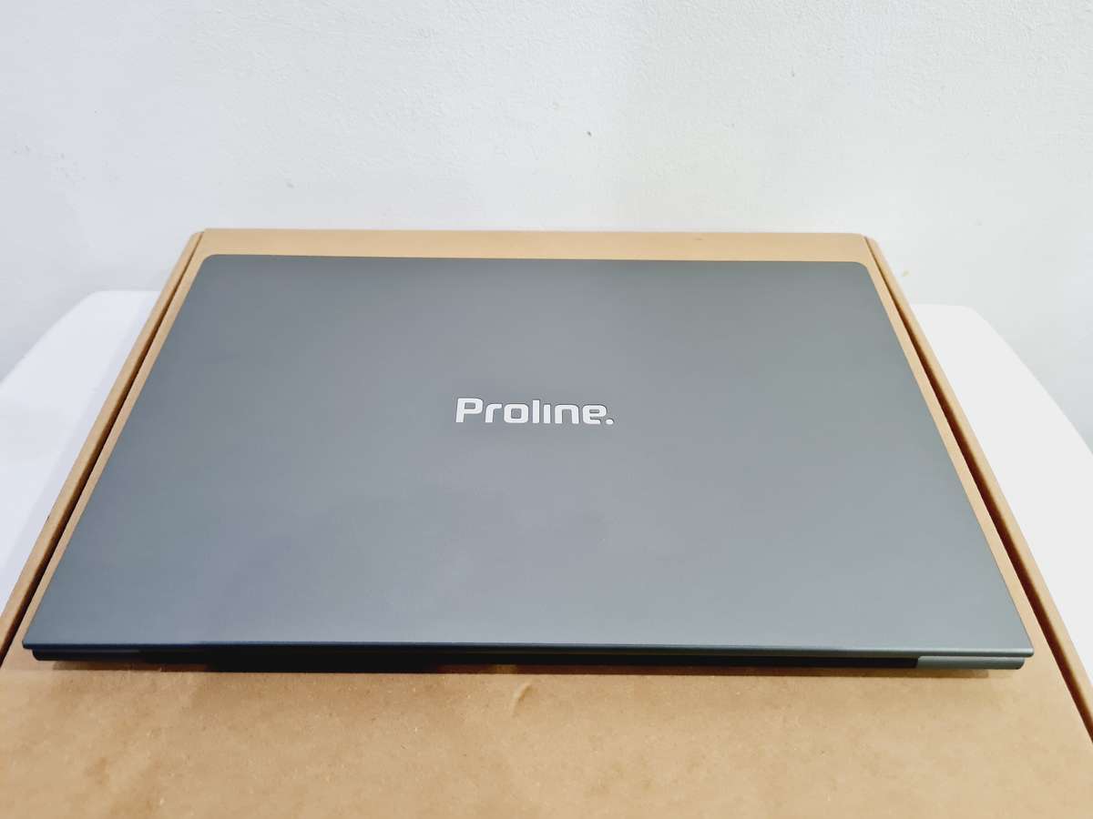 Like New In Box - i5 10th gen - 8gb - 256 nvme