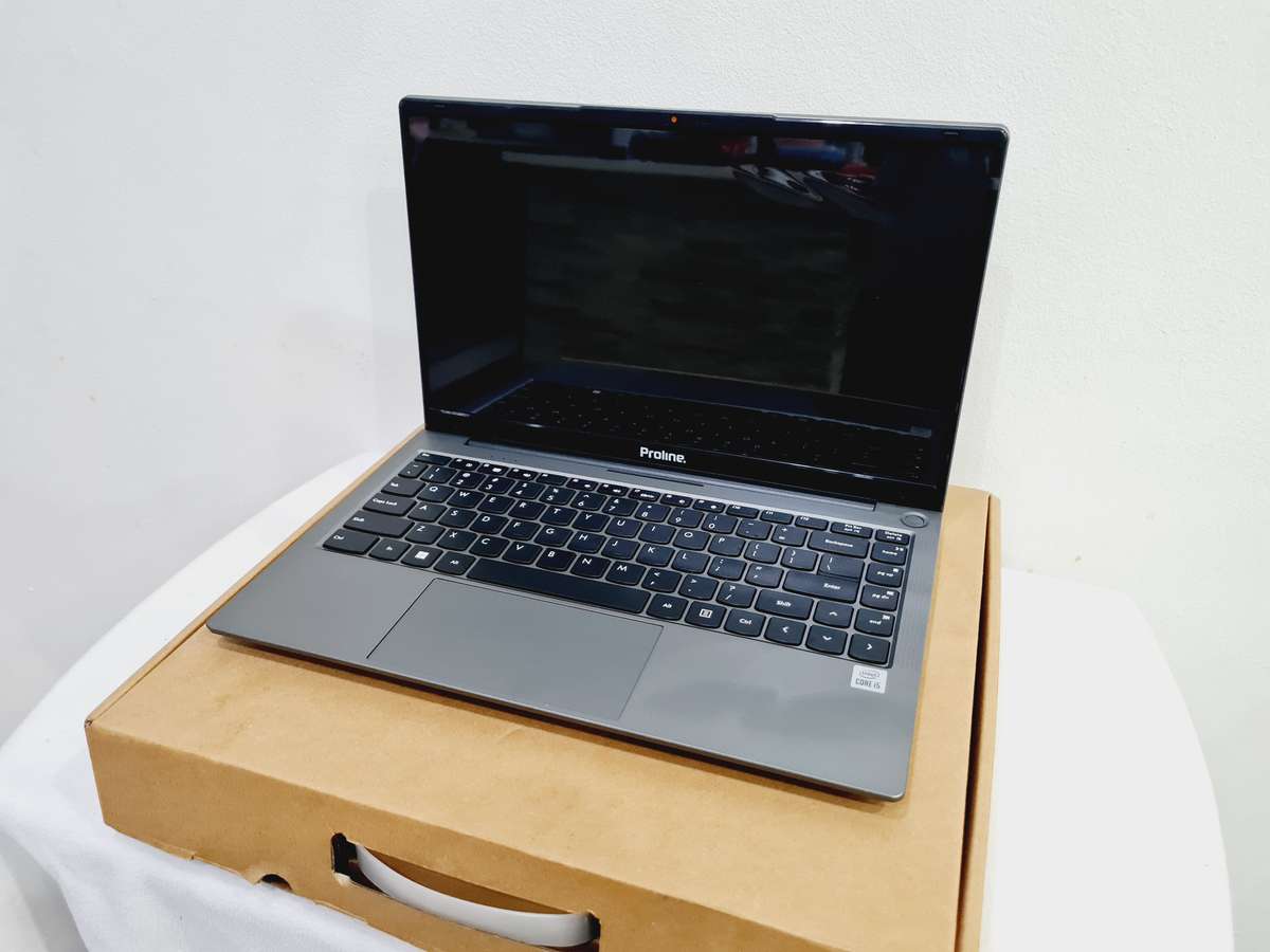 Like New In Box - i5 10th gen - 8gb - 256 nvme