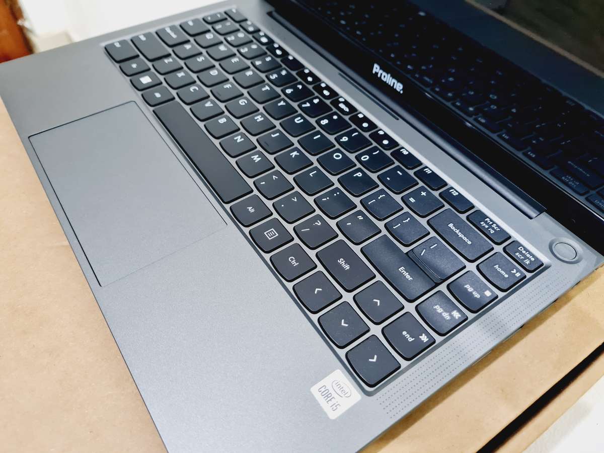 Like New In Box - i5 10th gen - 8gb - 256 nvme