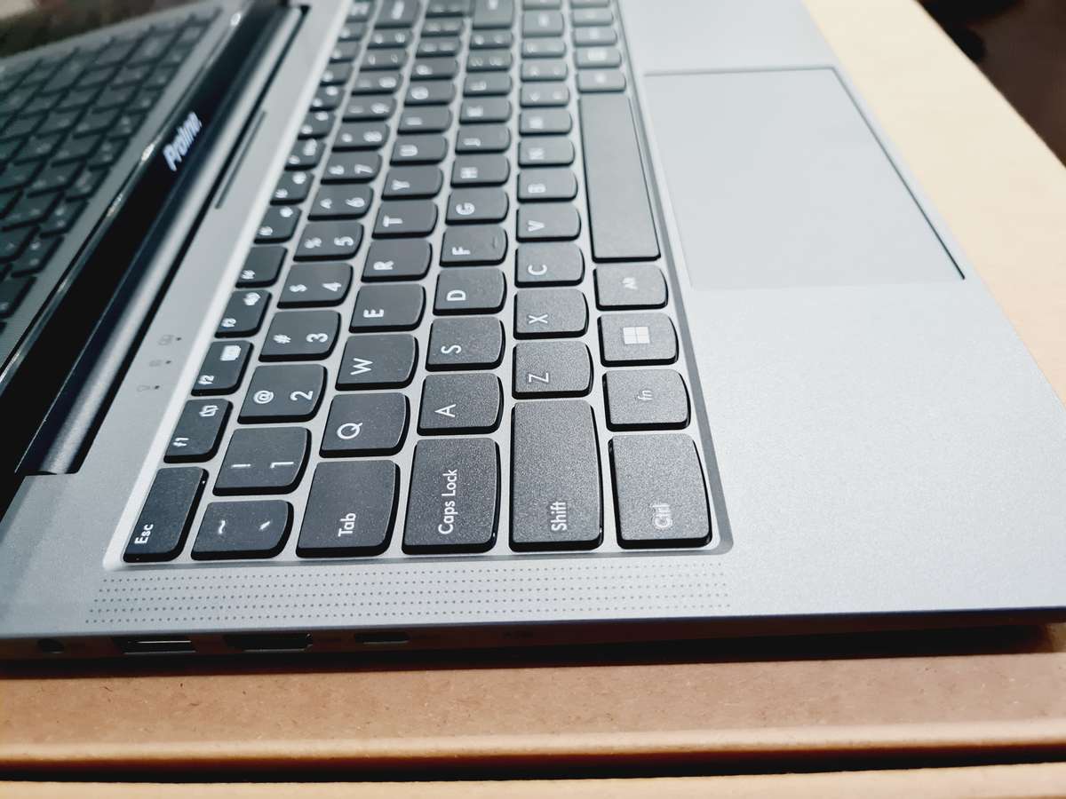 Like New In Box - i5 10th gen - 8gb - 256 nvme