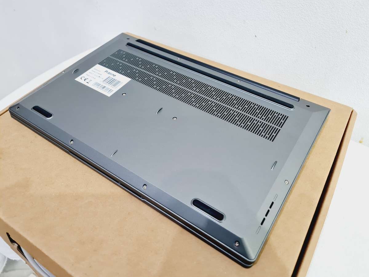 Like New In Box - i5 10th gen - 8gb - 256 nvme