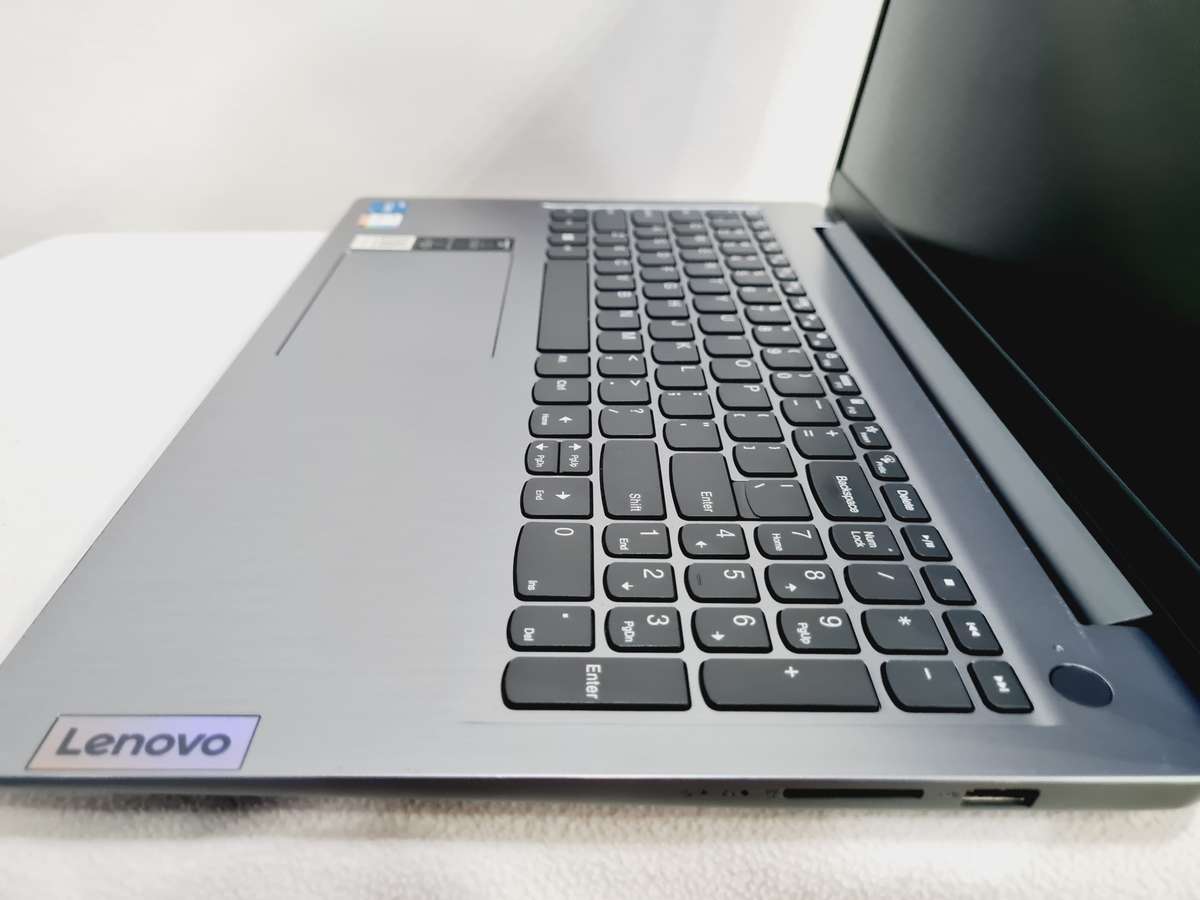 Lenovo Ideapad 3 - i5 11th gen - 8gb ram - 512gb ssd