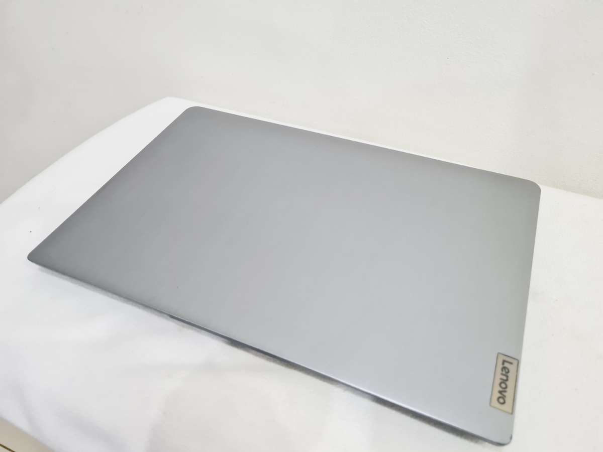 Lenovo Ideapad 3 - i5 11th gen - 8gb ram - 512gb ssd