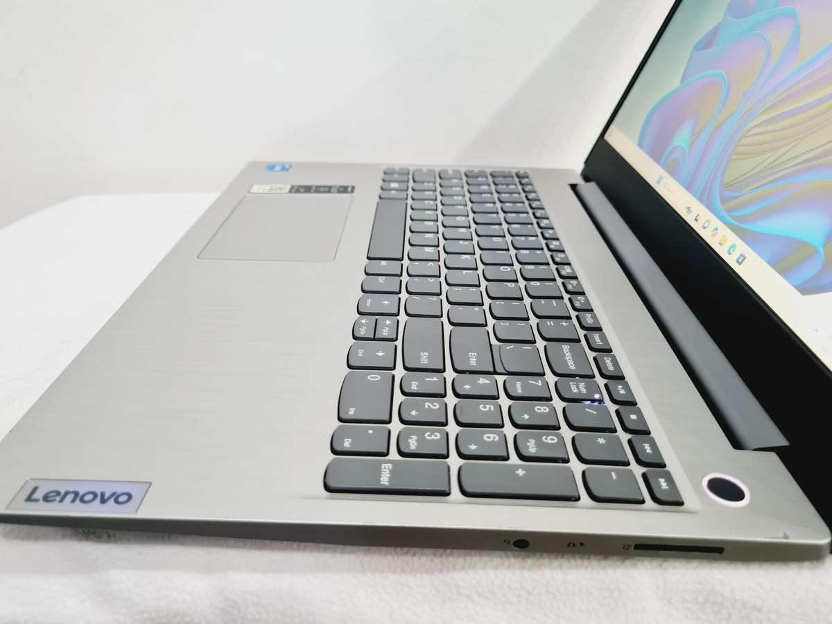 I5 11th gen ideapad 3 - 8gb - 512gb