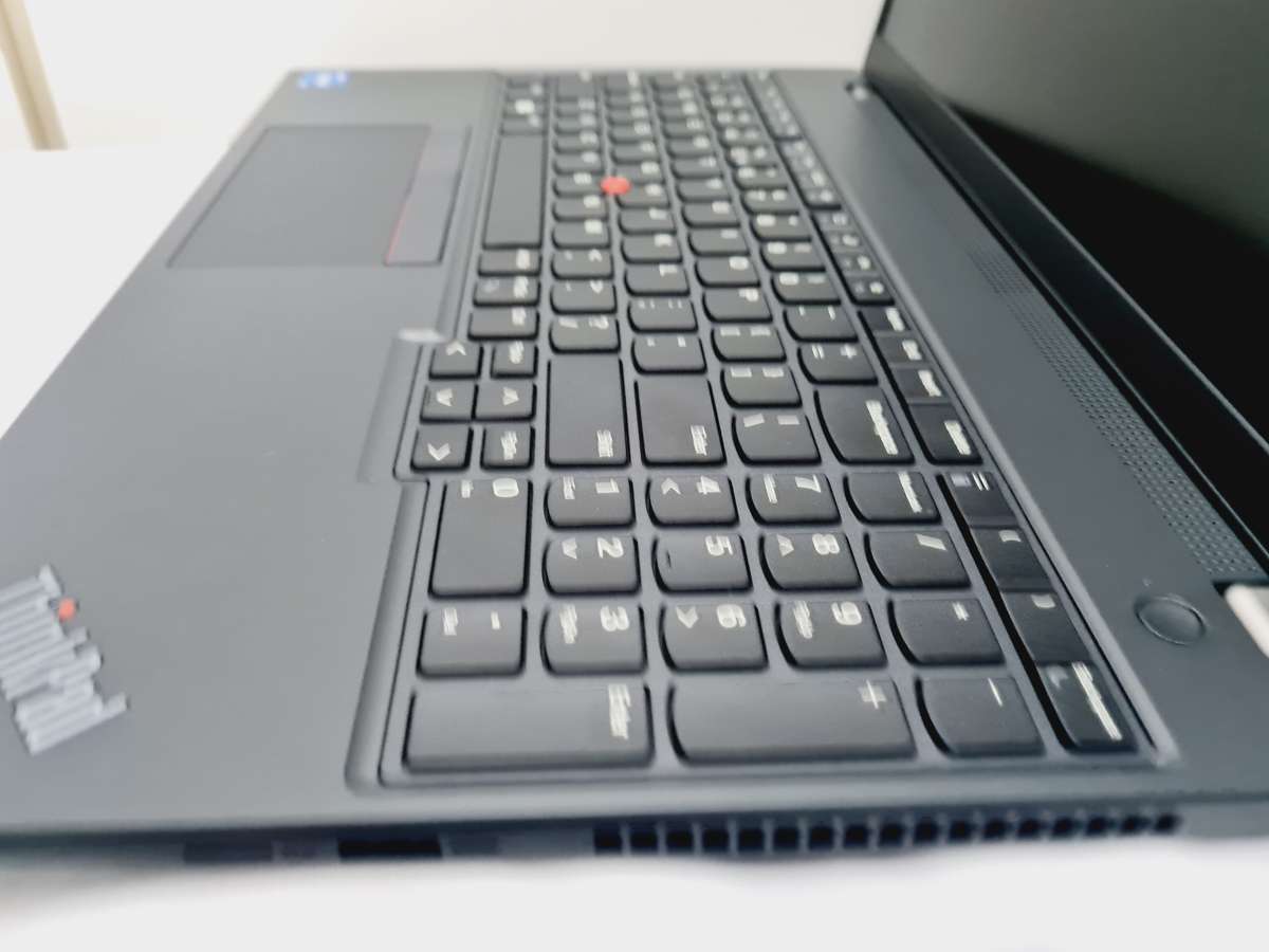 2023 ThinkPad - i5 13th gen - 8gb - 512gb