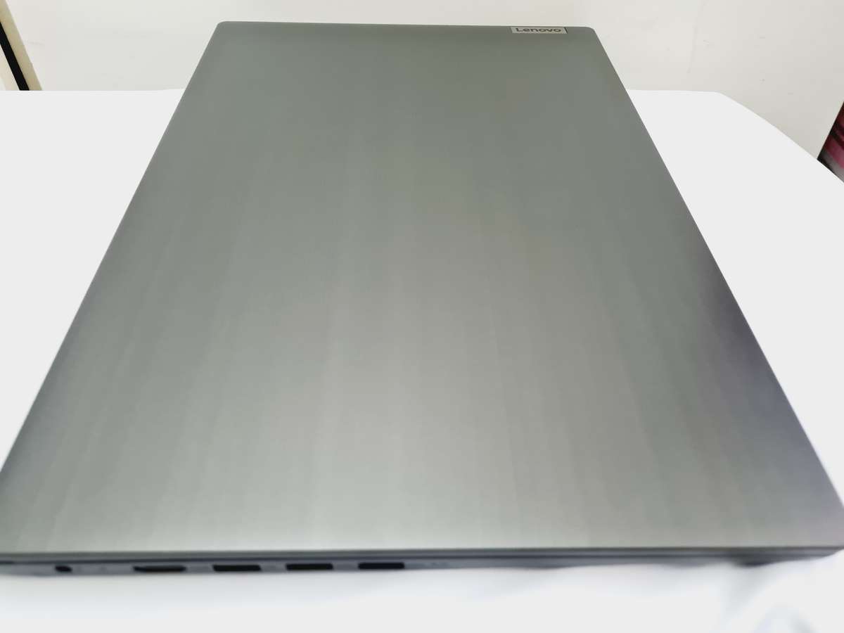 2021 Lenovo V15 - i5 10th - 8gb - 256gb ssd