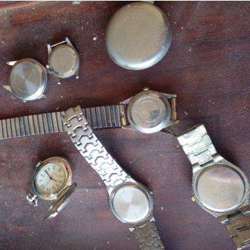 A Lot Of Vintage Watches - More Than  50 Years Old - Selling As Is