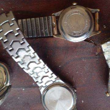 A Lot Of Vintage Watches - More Than  50 Years Old - Selling As Is