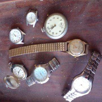 A Lot Of Vintage Watches - More Than  50 Years Old - Selling As Is