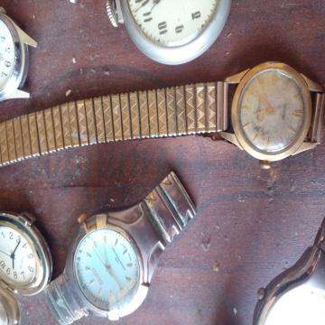 A Lot Of Vintage Watches - More Than  50 Years Old - Selling As Is