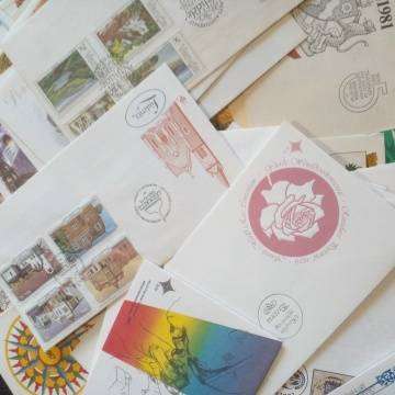100 First Day Covers. See Photo's