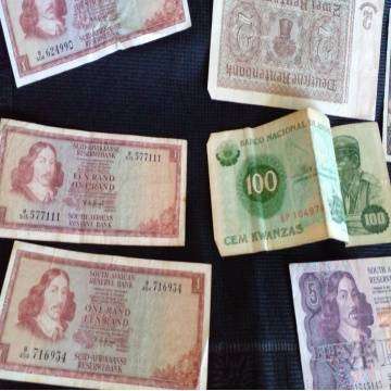 Bank Notes Galow - Including A $5 Australian Note