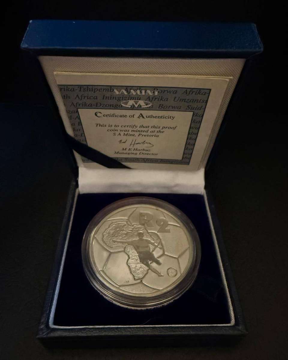SILVER 1 OUNCE - 1996 Silver Proof R2 Bafana Bafana Cup- Mintage 2690 -with COA in original SAM box