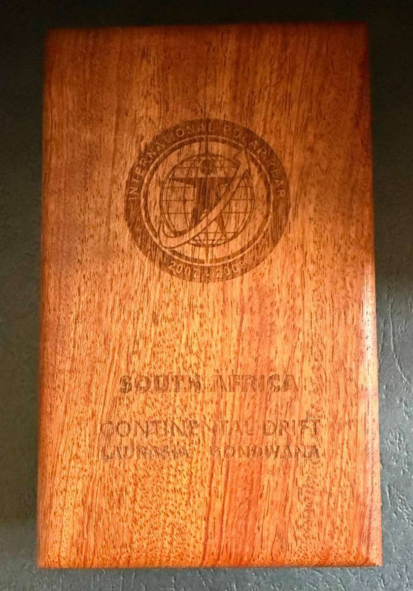 Silver R2 Crown & 2.5c Tickey - 2007 Set - International Polar Year + silver pendant - Mintage 538