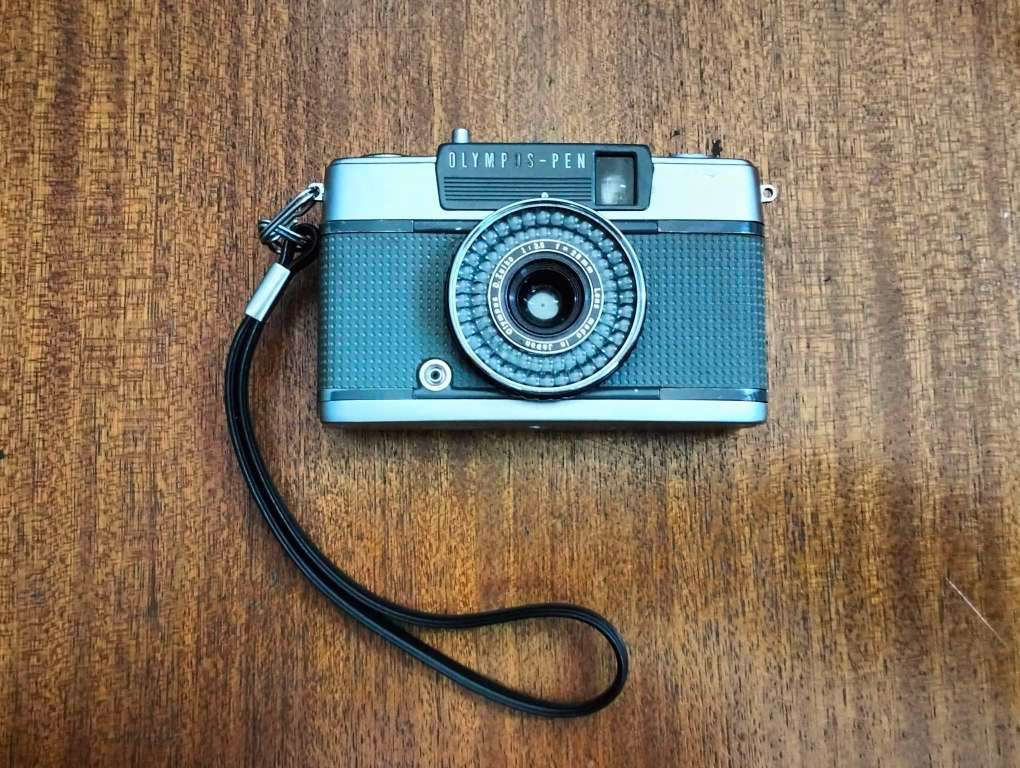Olympus - Pen EE2 28mm camera