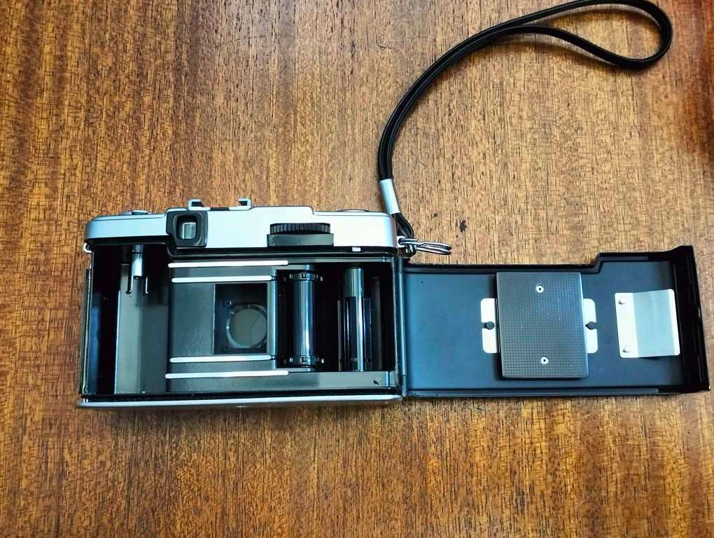 Olympus - Pen EE2 28mm camera