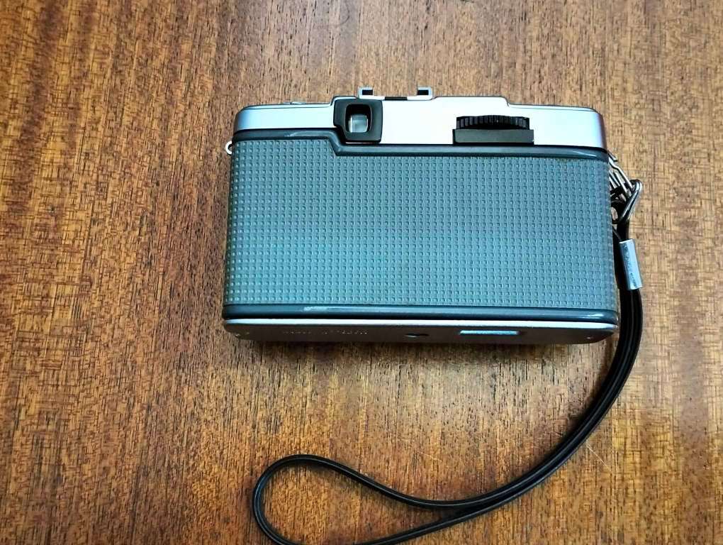 Olympus - Pen EE2 28mm camera