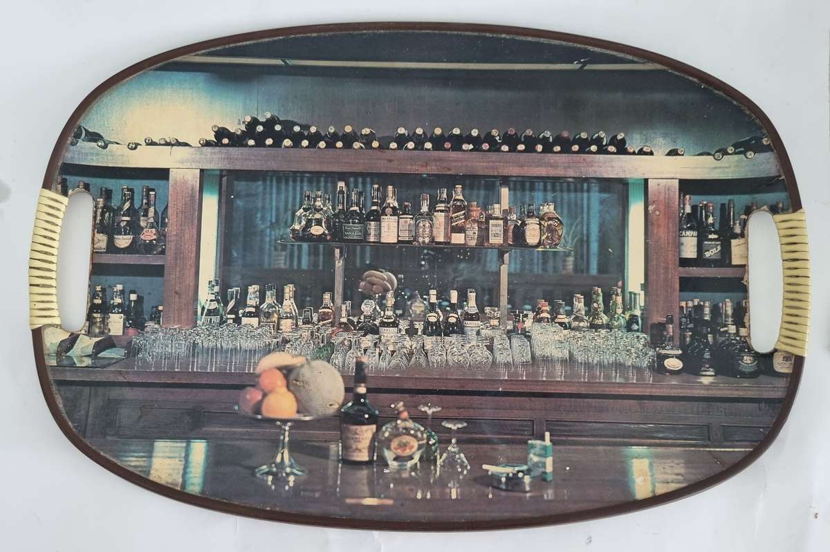 Plastic liquor tray