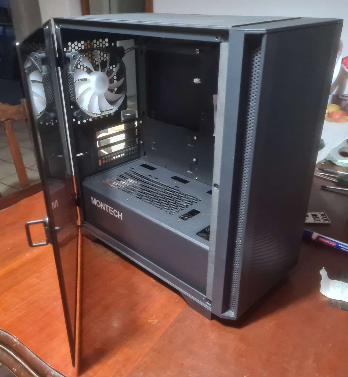 Montech Air 100 (Case Only) & Ryzen 5 2600x CPU