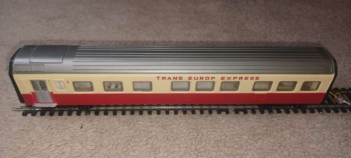 Marklin 4071 Intermedium coach for 3071 T-express