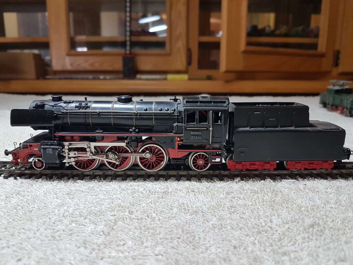 Marklin DA800 (3005) German passenger Locomotive - Class 23