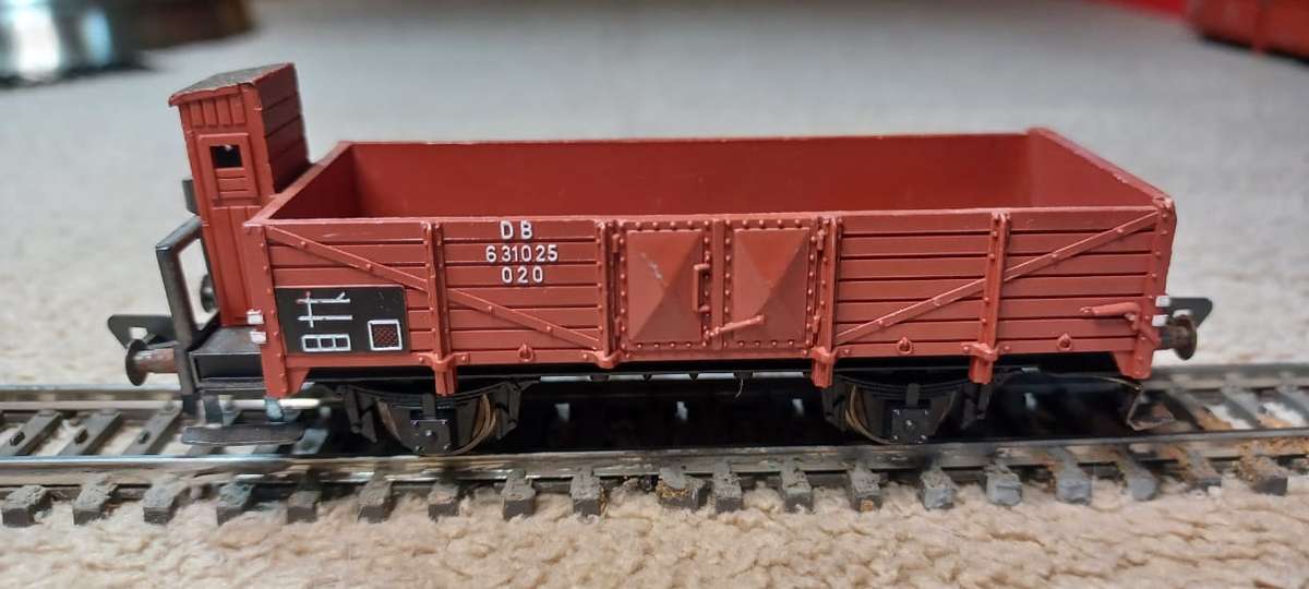 Fleischmann open goods van with Brakeman's hut